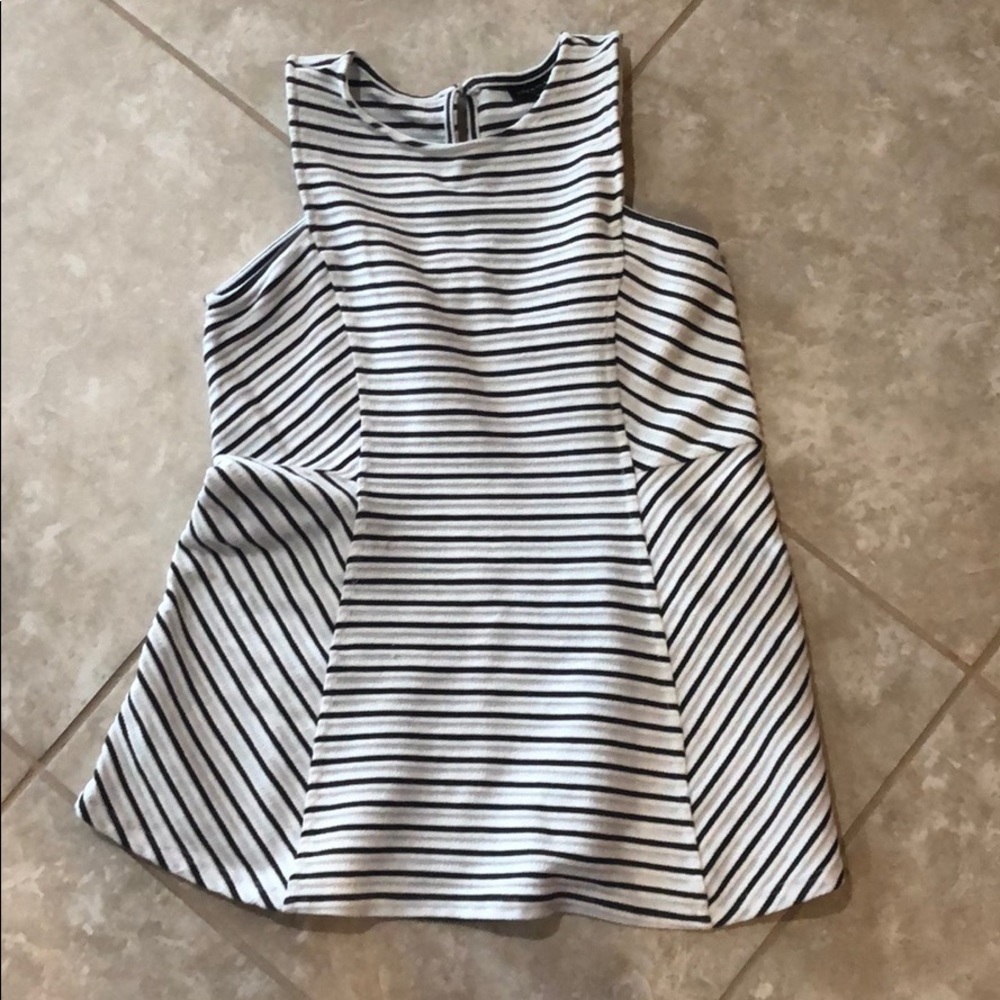 A Pea in the Pod sleeveless maternity top